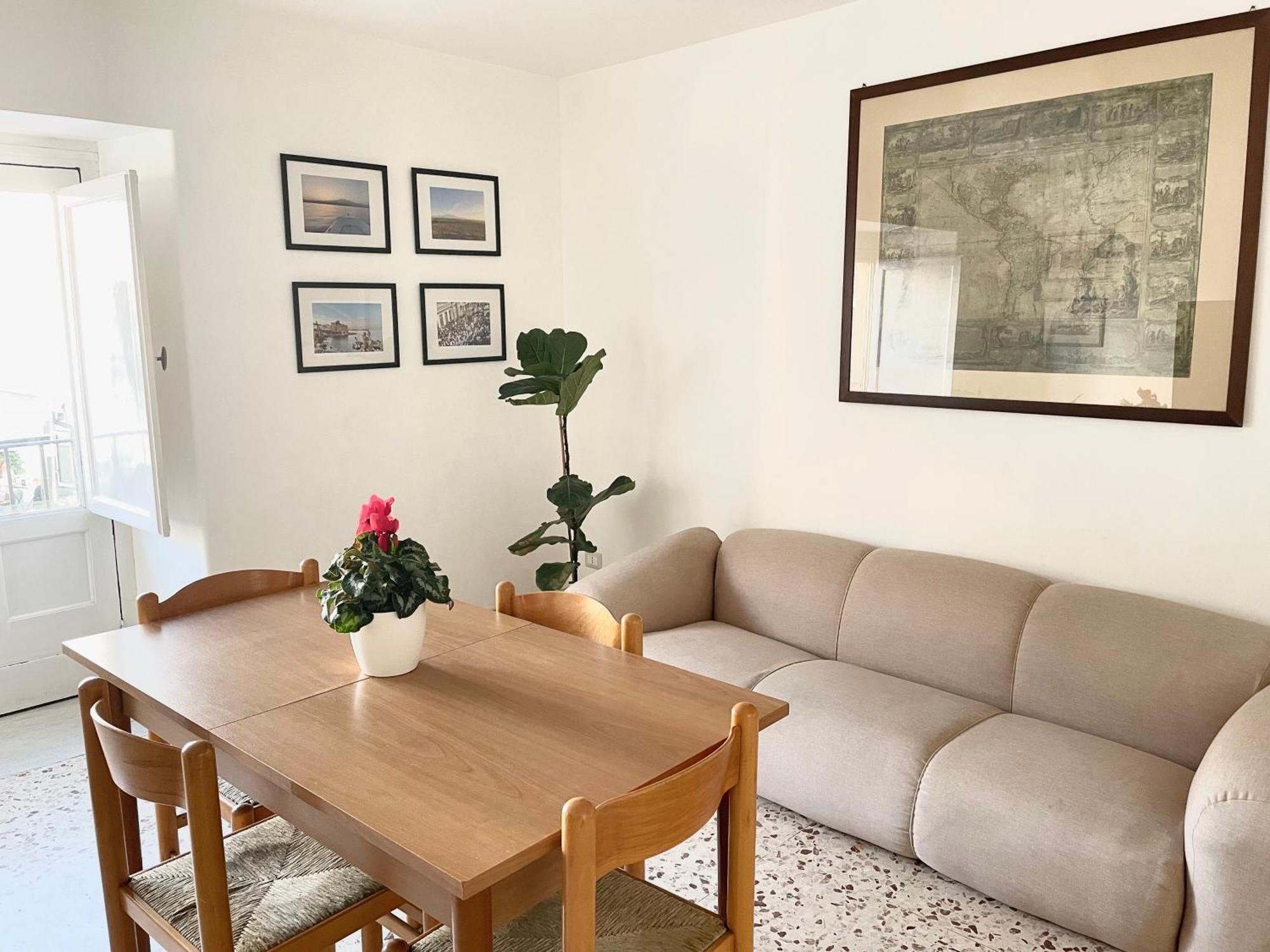 Lorenzo'S House Catania City Centre - Comfortable Large Apartment With 2 Bedrooms And 2 Baths, Close To Trains, Metro And Bus Station Exterior photo